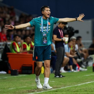 易胜博体育-沪媒：邵佳一为考察更多球员付出代价，国足有不少问题需解决